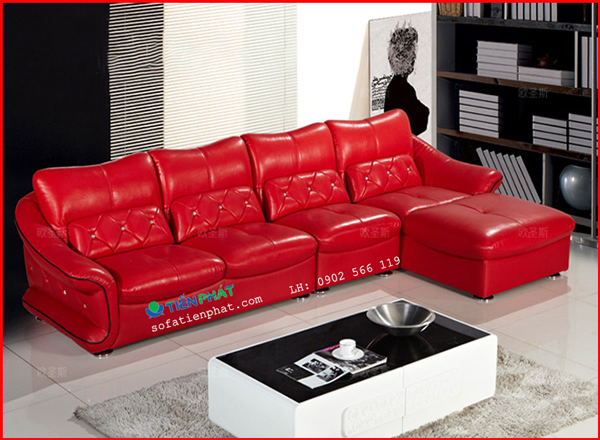 Sofa da phòng khách màu đỏ đẹp hiện đại kết hợp bàn trà màu đen.